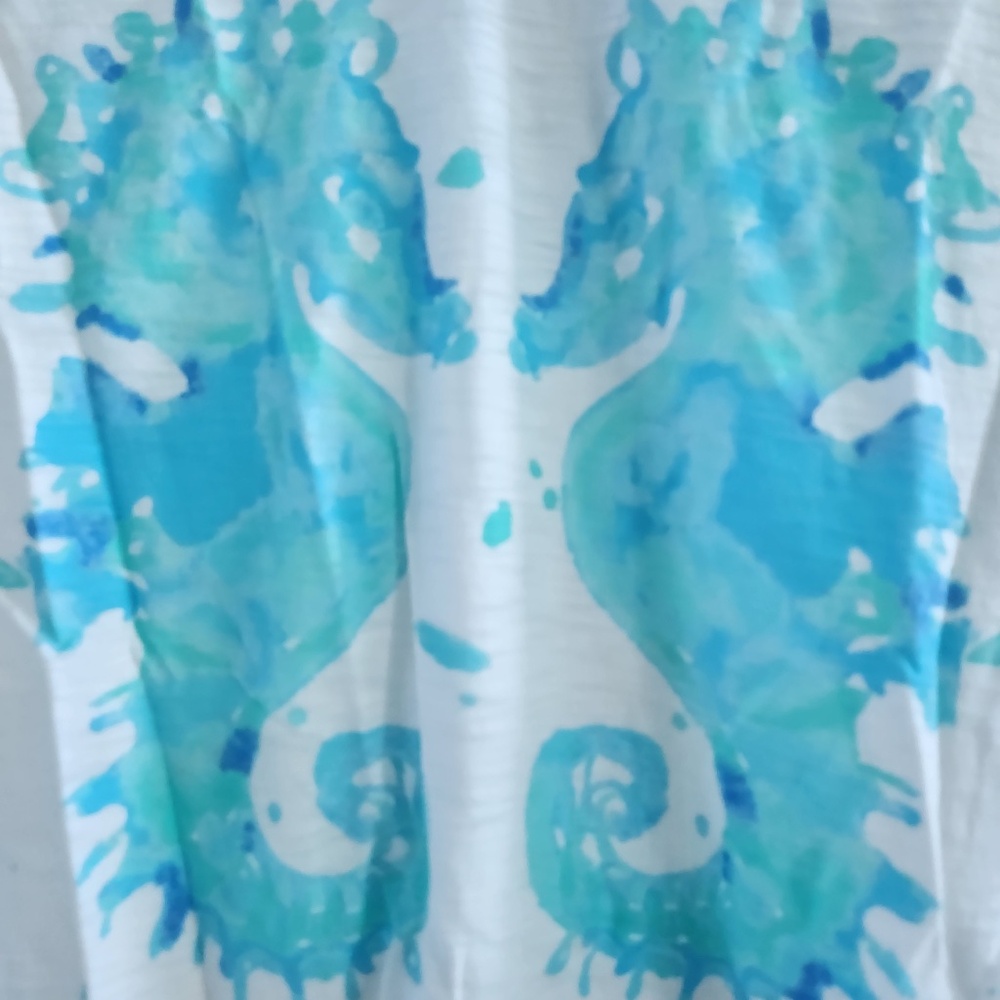 Lilly Pulitzer White V neck shirt with watercolor seahorses, size S, preloved - Picture 3 of 5